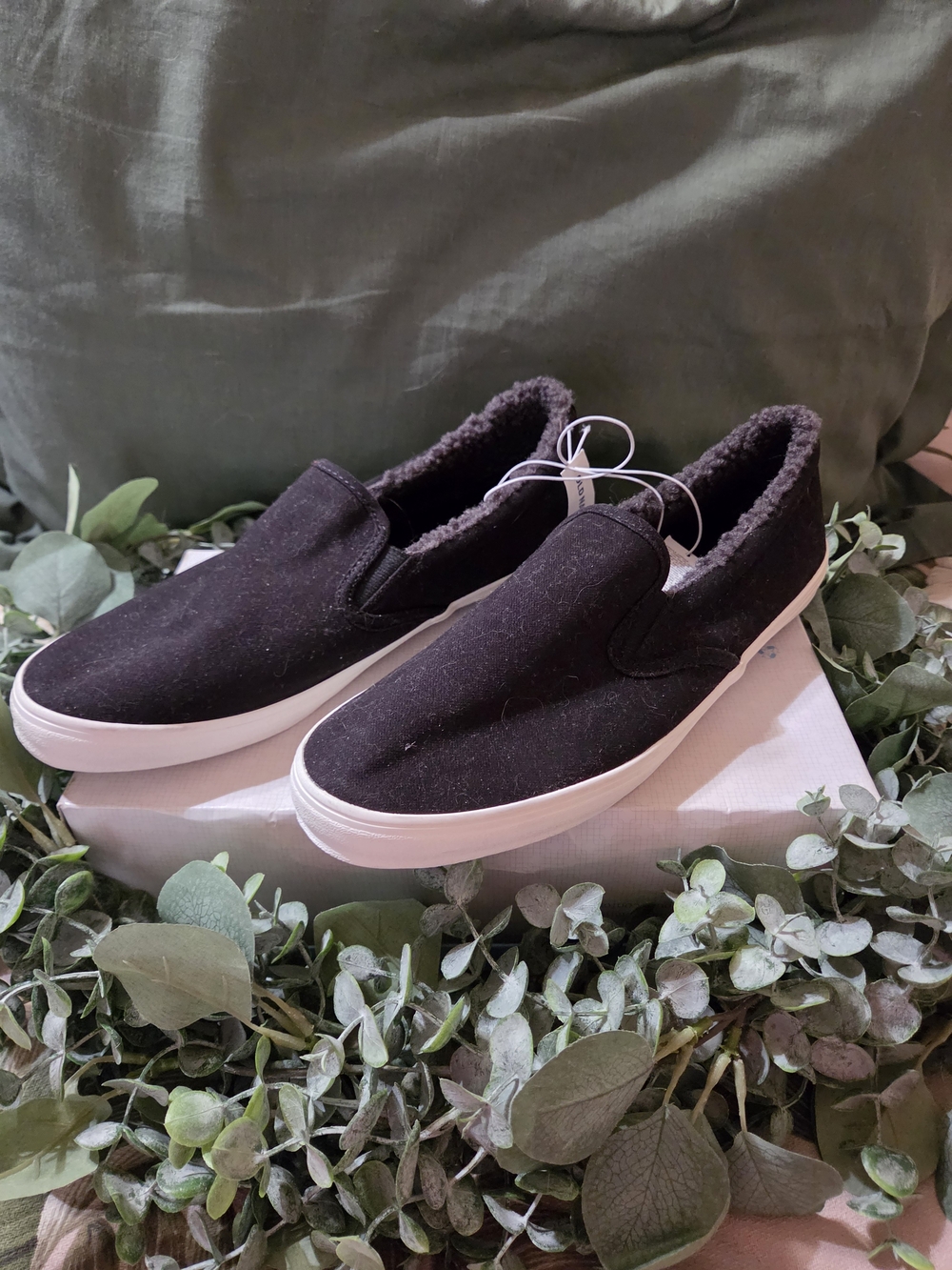 #705-Old Navy- Black Plush-Lined Slip-On Sneakers,sz10